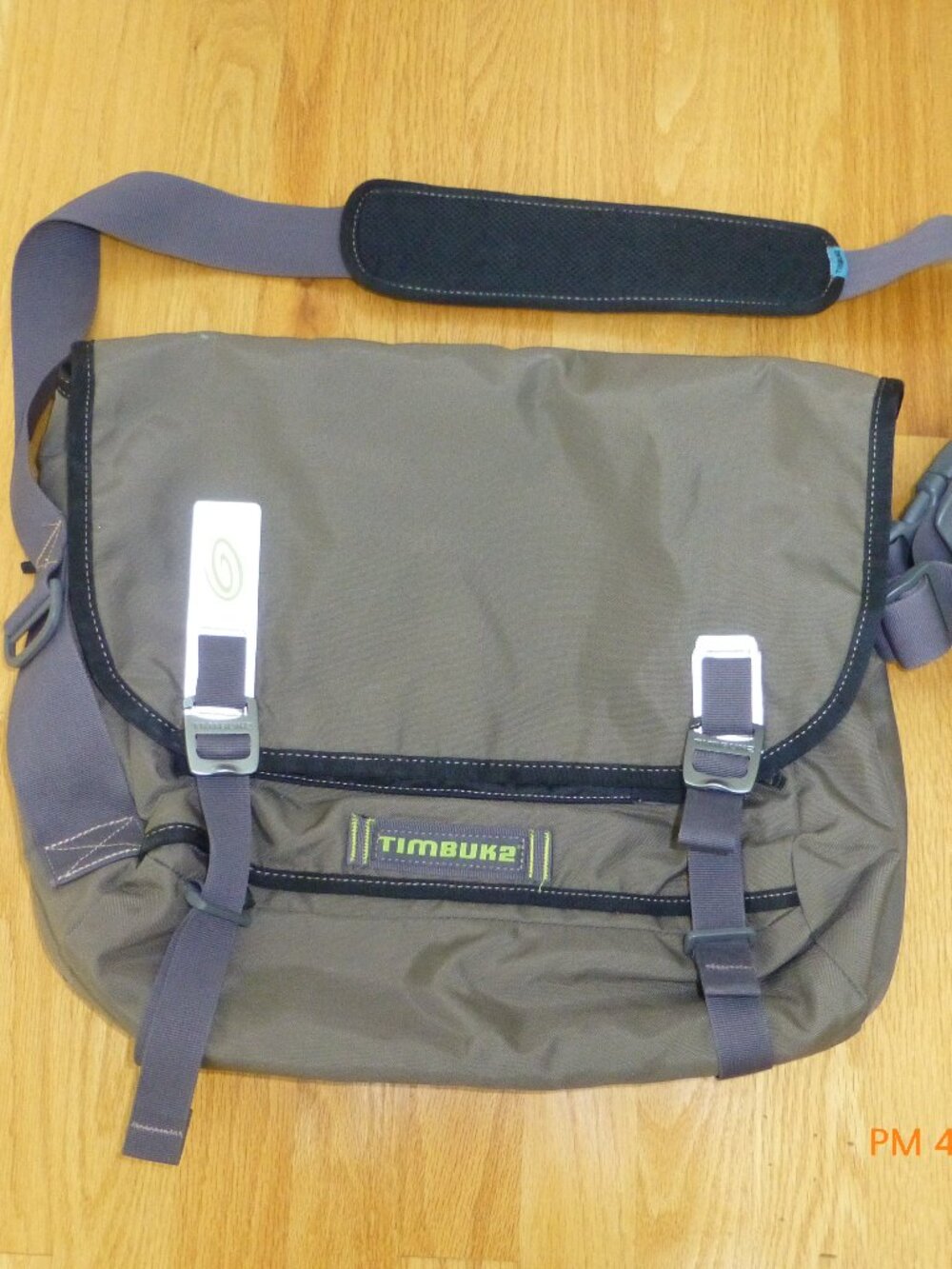Timbuk2 Messenger Bag Cross Body Pack Medium Laptop Dark Green Gray